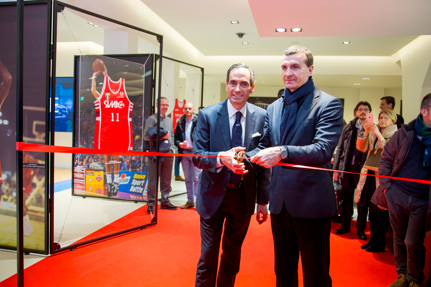 Bmw Al Fianco Di Olimpia Milano Inaugurata Ieri La Mostra Limpia