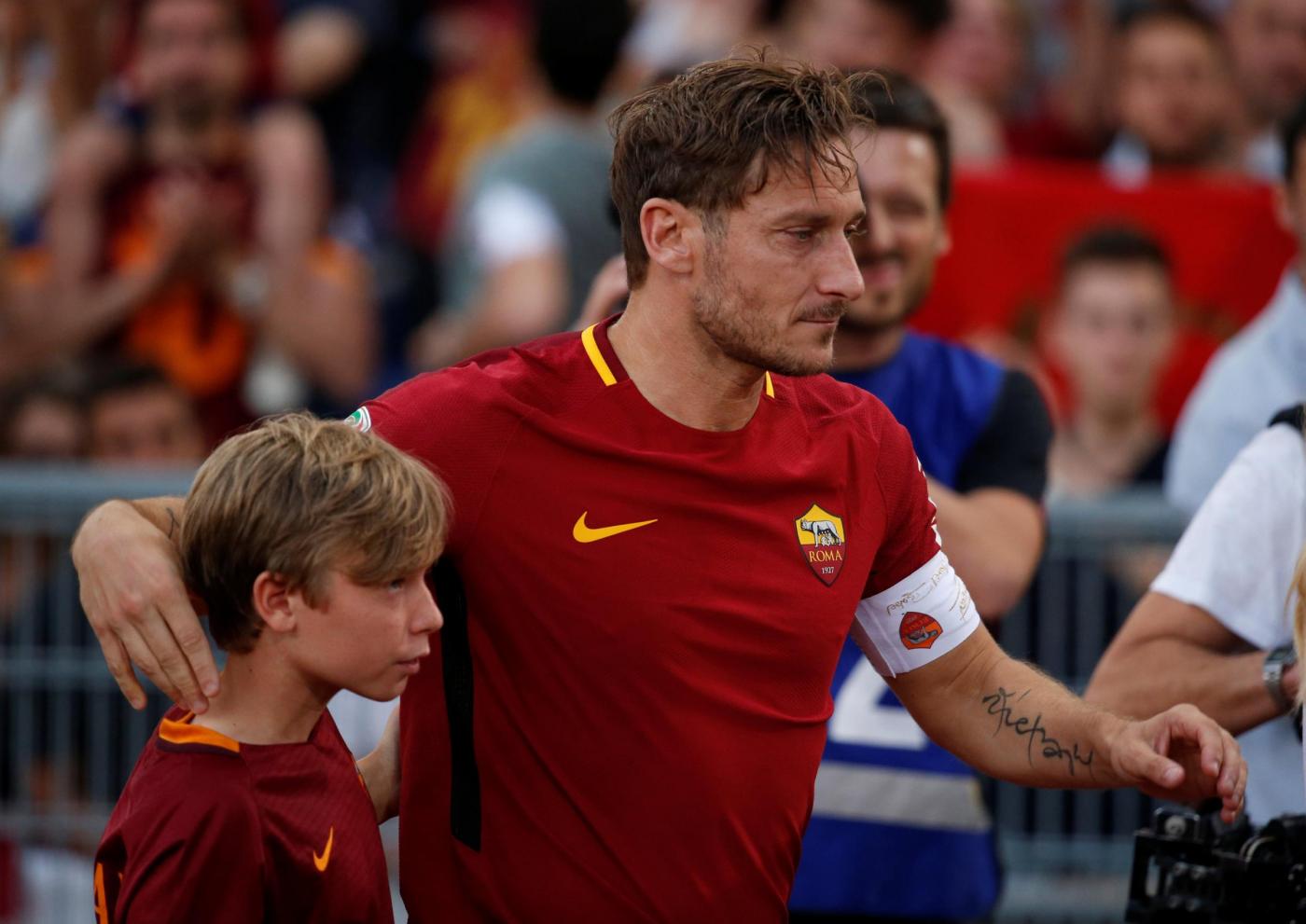 Roma L Addio Al Calcio Giocato Di Francesco Totti