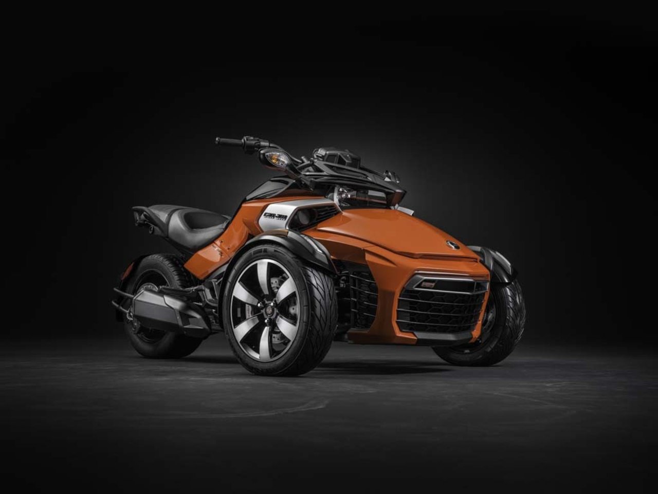 Трицикл новый. Трицикл can am Spyder f3. Can-am Spyder f3. Трицикл BRP can-am Spyder. Трициклы can am 2015.