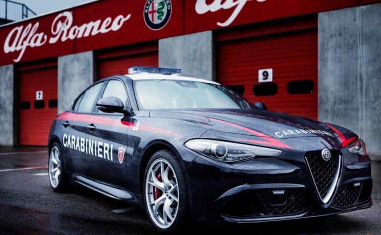 Carabinieri alfa romeo