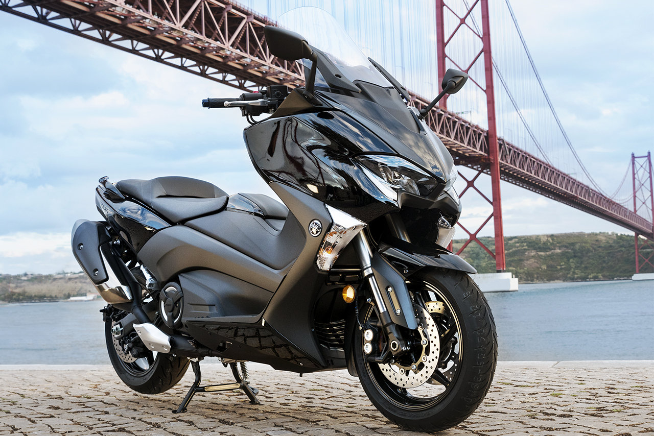 T max перевод. Yamaha TMAX 2017. Ямаха Тмакс 2022. Yamaha TMAX New. Ямаха т Макс 2015.