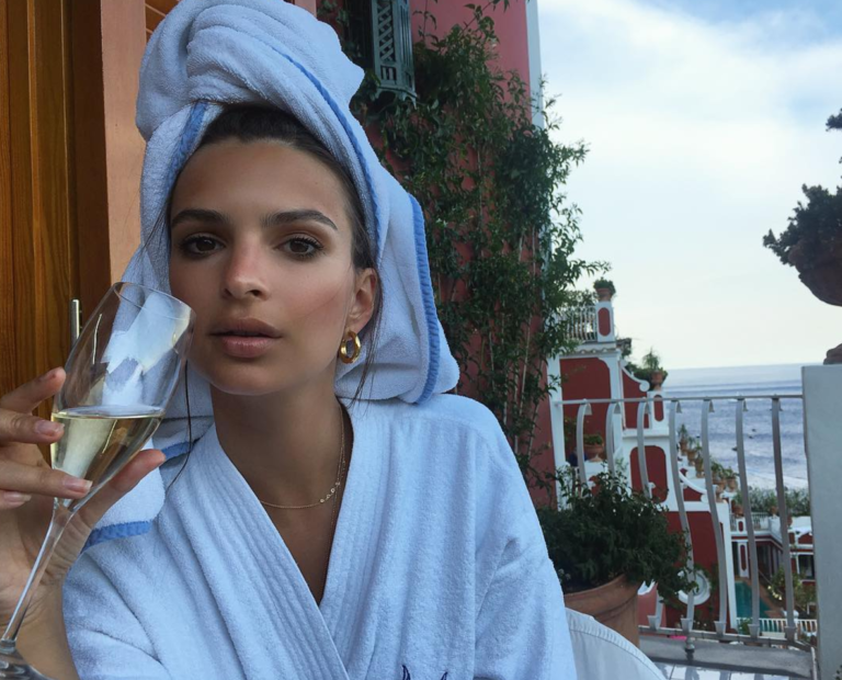 In Primo Piano Il Lato B Scolpito La Foto Di Emily Ratajkowski A Positano Manda In Tilt 3655