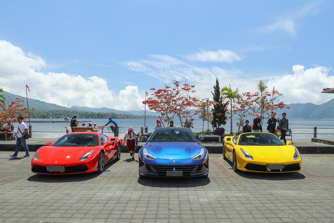  Ferrari  protagonista in Indonesia per un spettacolo 