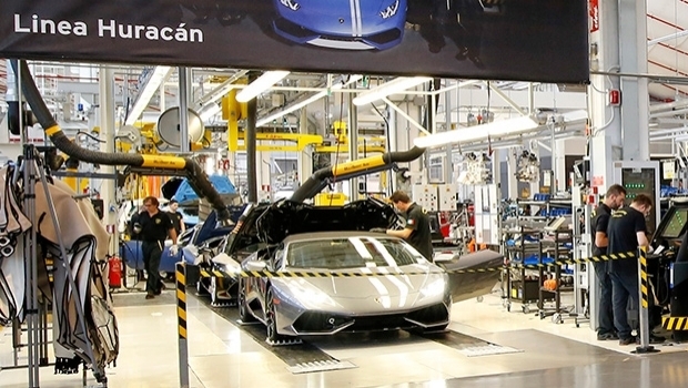 Lamborghini, la fabbrica dei sogni: svelati i segreti del posto di lavoro  che tutti desiderano [GALLERY]