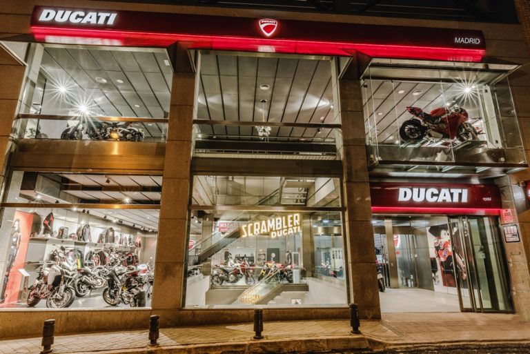 Ducati La Casa Di Borgo Panigale Apre A Madrid Il Flagship Store Piu Grande In Spagna Foto