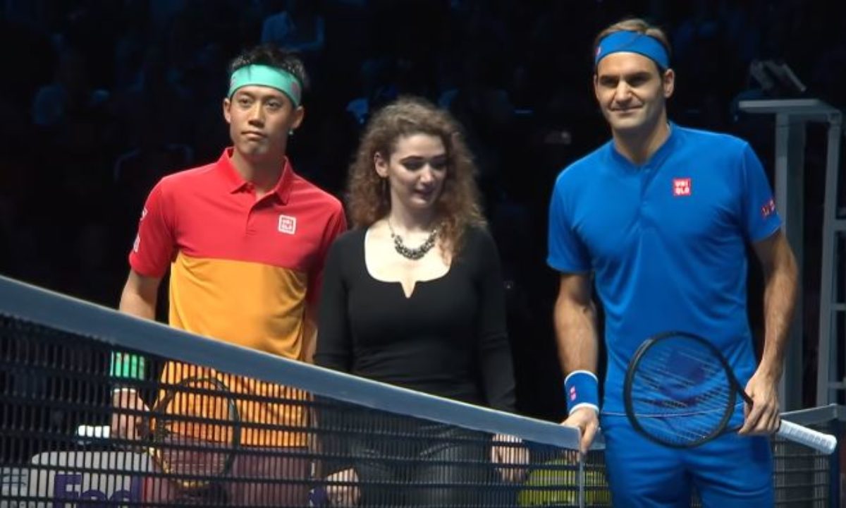 Atp Finals La Fan Tocca La Mano Di Federer La Strana Reazione Di Roger Diventa Virale Video