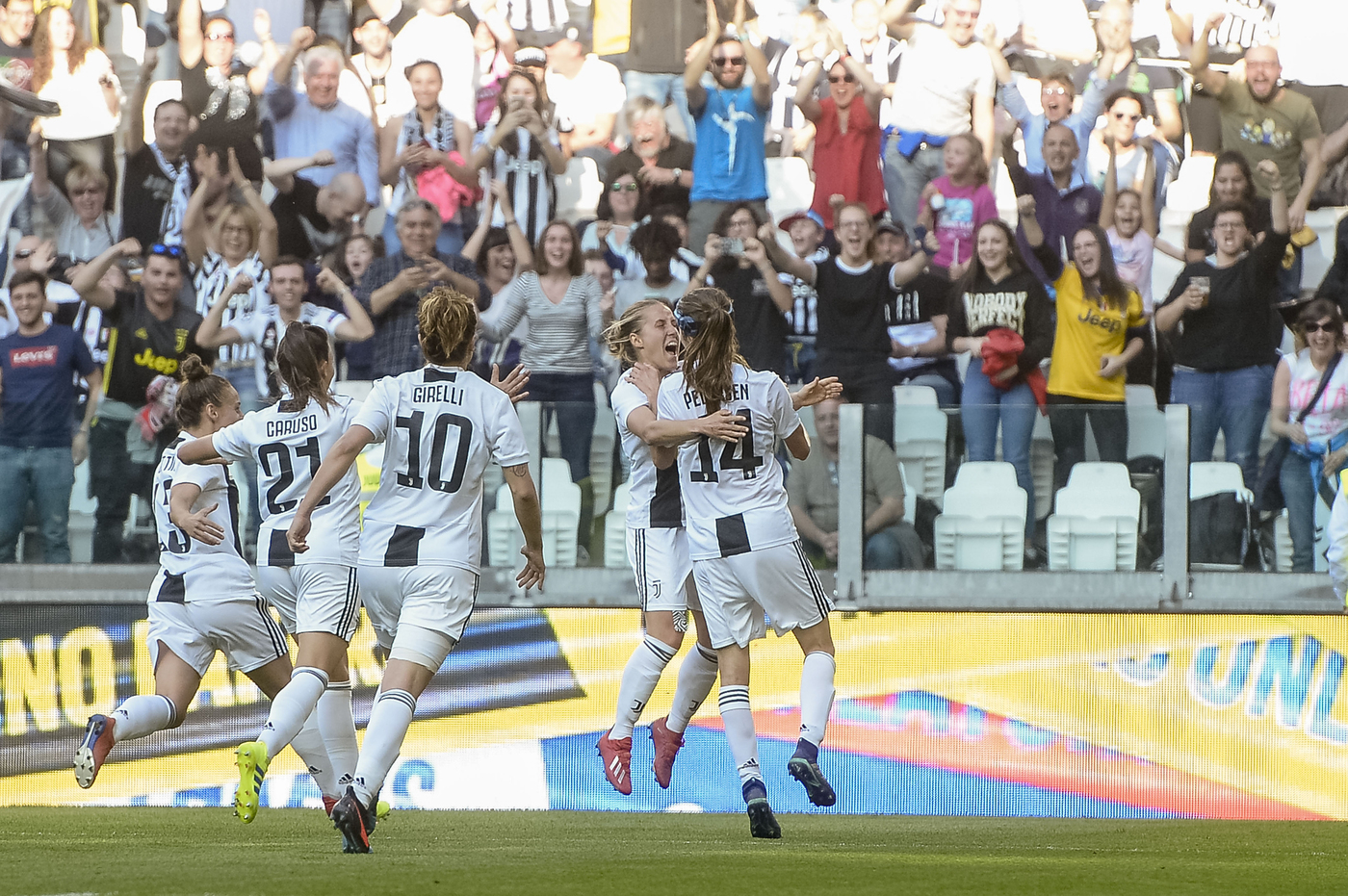 Serie A Femminile - Festa Juventus davanti ad un Allianz Stadium