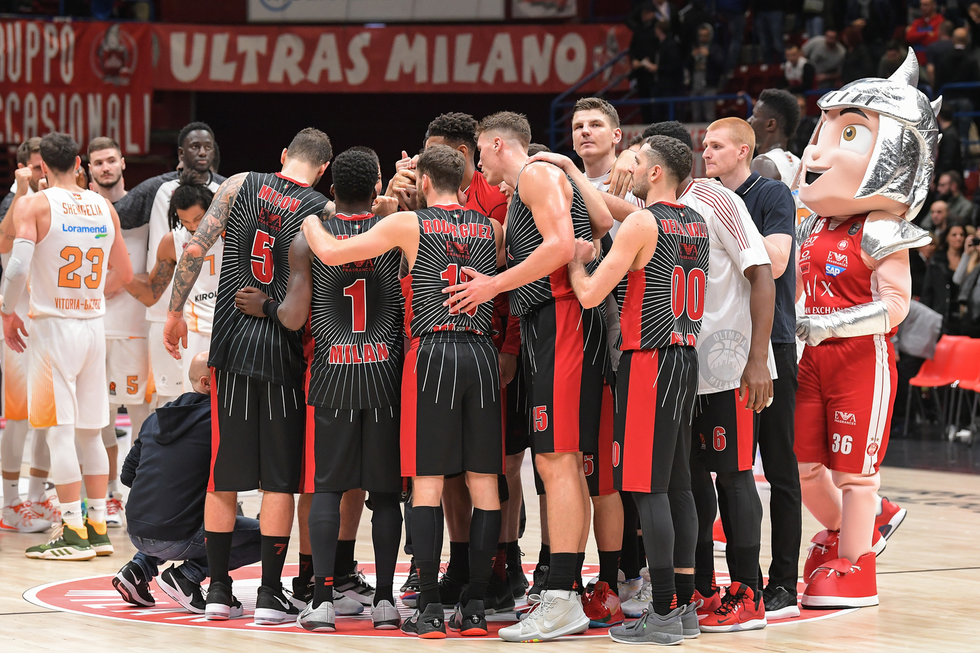 Basket - L'Olimpia Milano pronta a cambiare casa: Armani ...