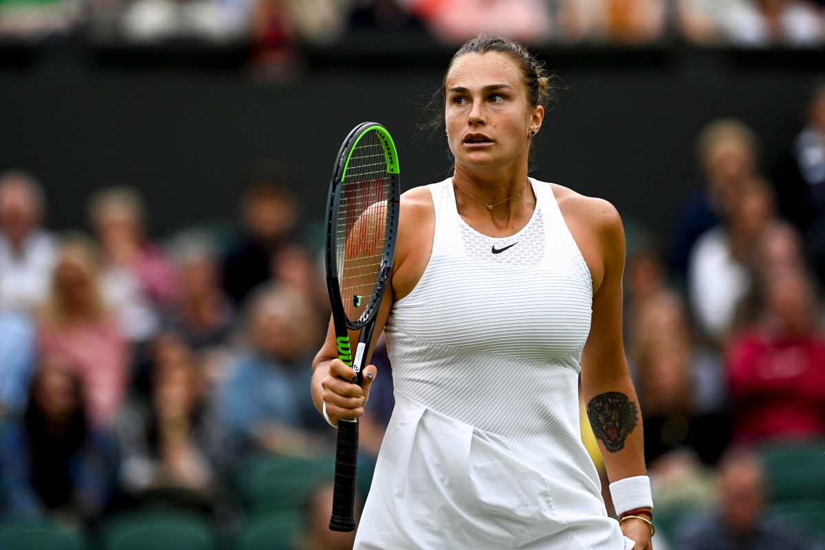 Show di Aryna Sabalenka, la bielorussa annienta Ons Jabeur e stacca il