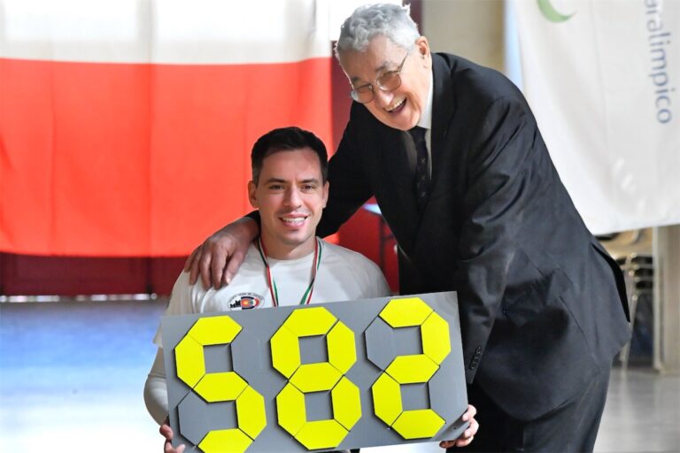 Paolo Tonon e il Presidente Scarzella dopo il record mondiale dell'azzurro